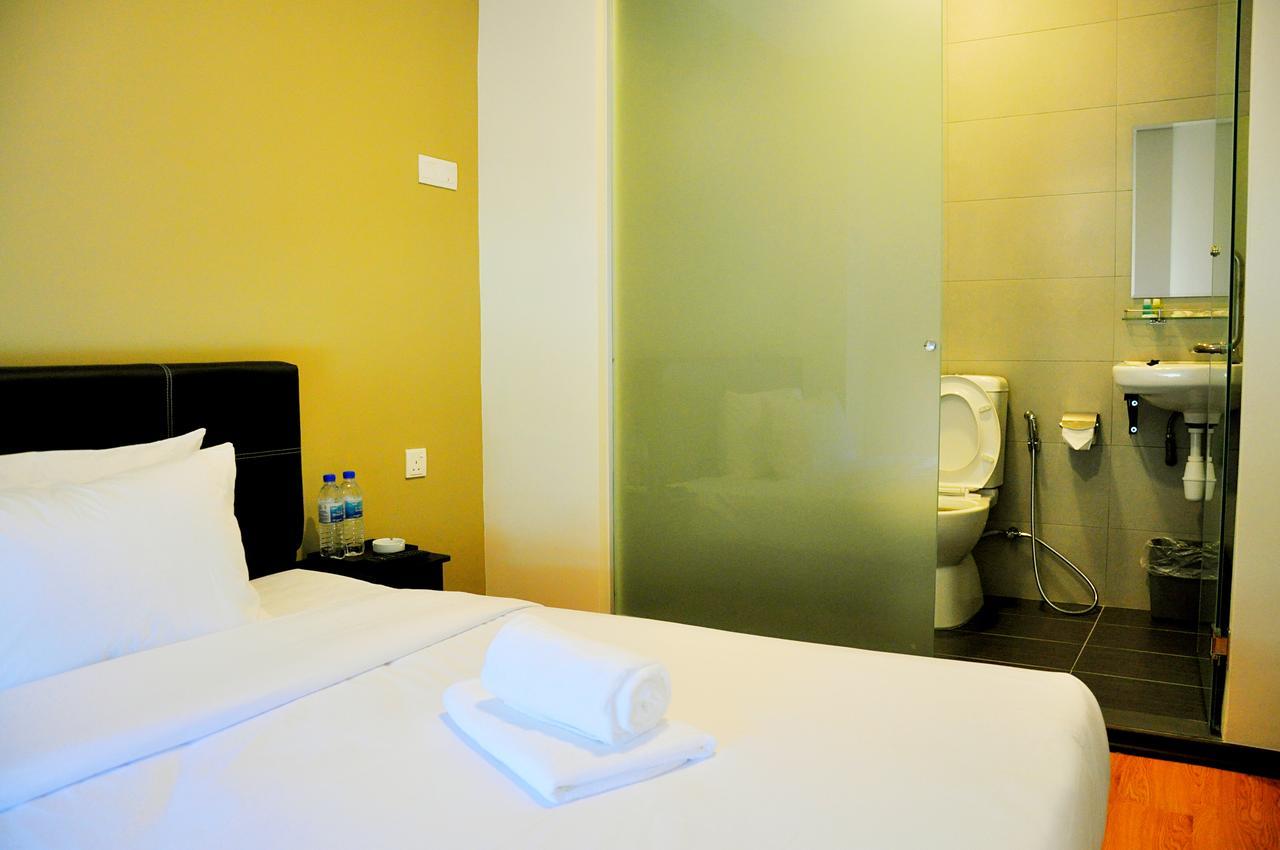 Gem Hotel Nusajaya  Ngoại thất bức ảnh