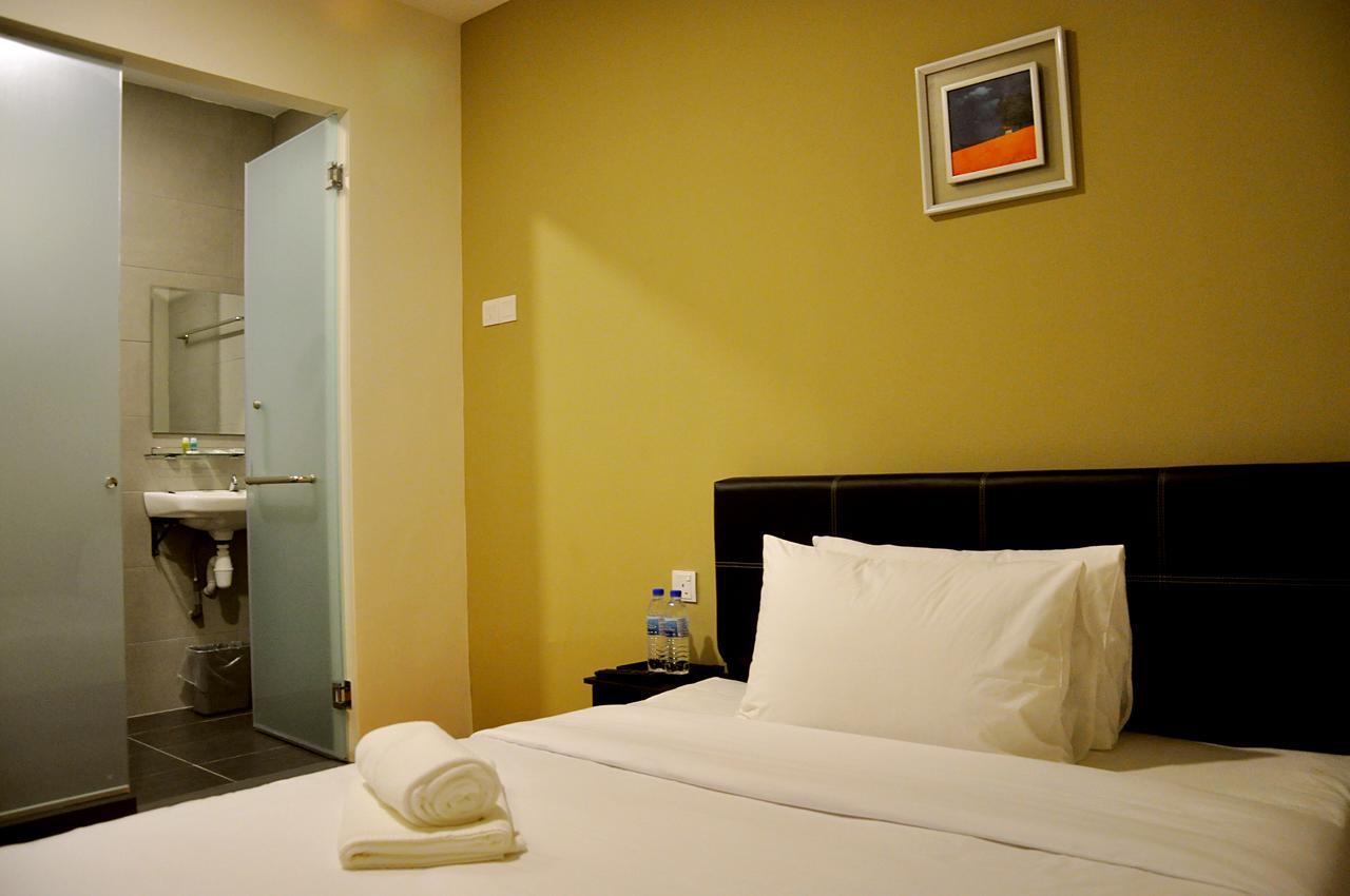 Gem Hotel Nusajaya  Ngoại thất bức ảnh