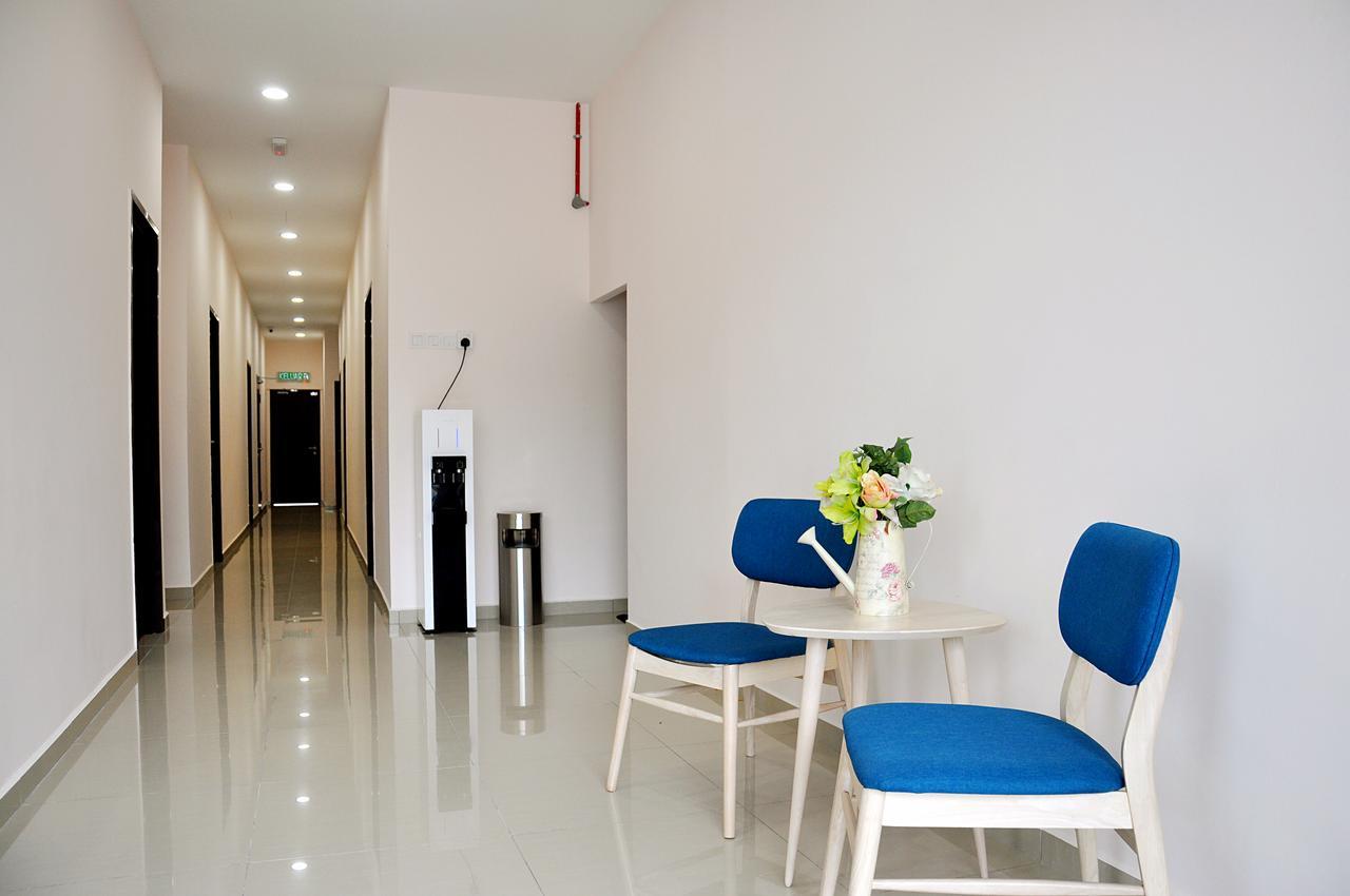 Gem Hotel Nusajaya  Ngoại thất bức ảnh