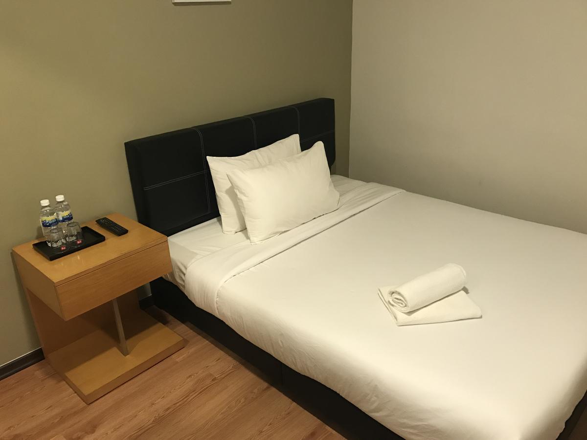 Gem Hotel Nusajaya  Ngoại thất bức ảnh